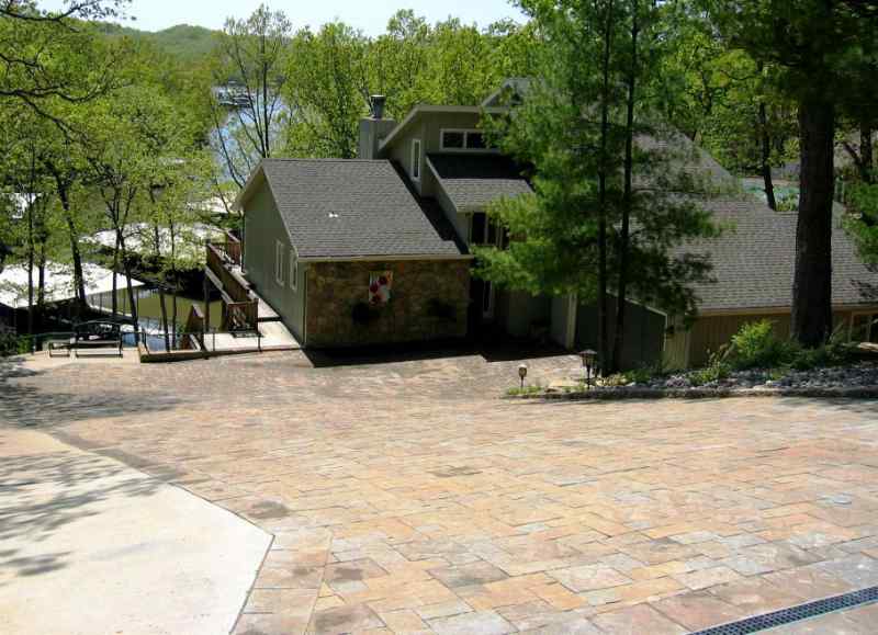 Colorful stone pavers making a classic-looking driveway at Lake of the Ozarks.