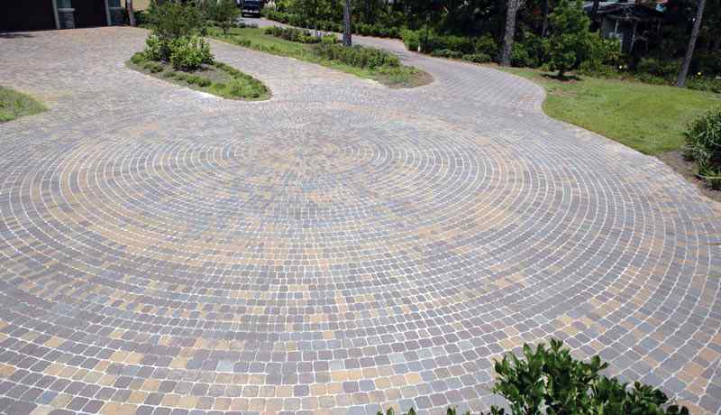 Cobblestone paved driveway in a rounded, Old World style