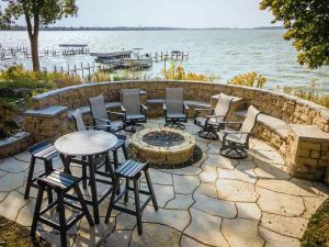 Rosetta Grand Flagstone used as patio pavers with a stone seating wall by the lake