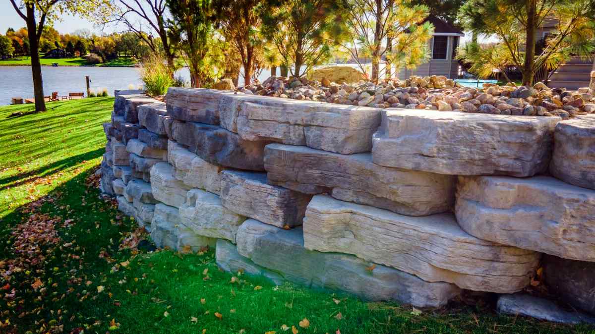 Rosetta Outcropping Retaining Wall by a Lake